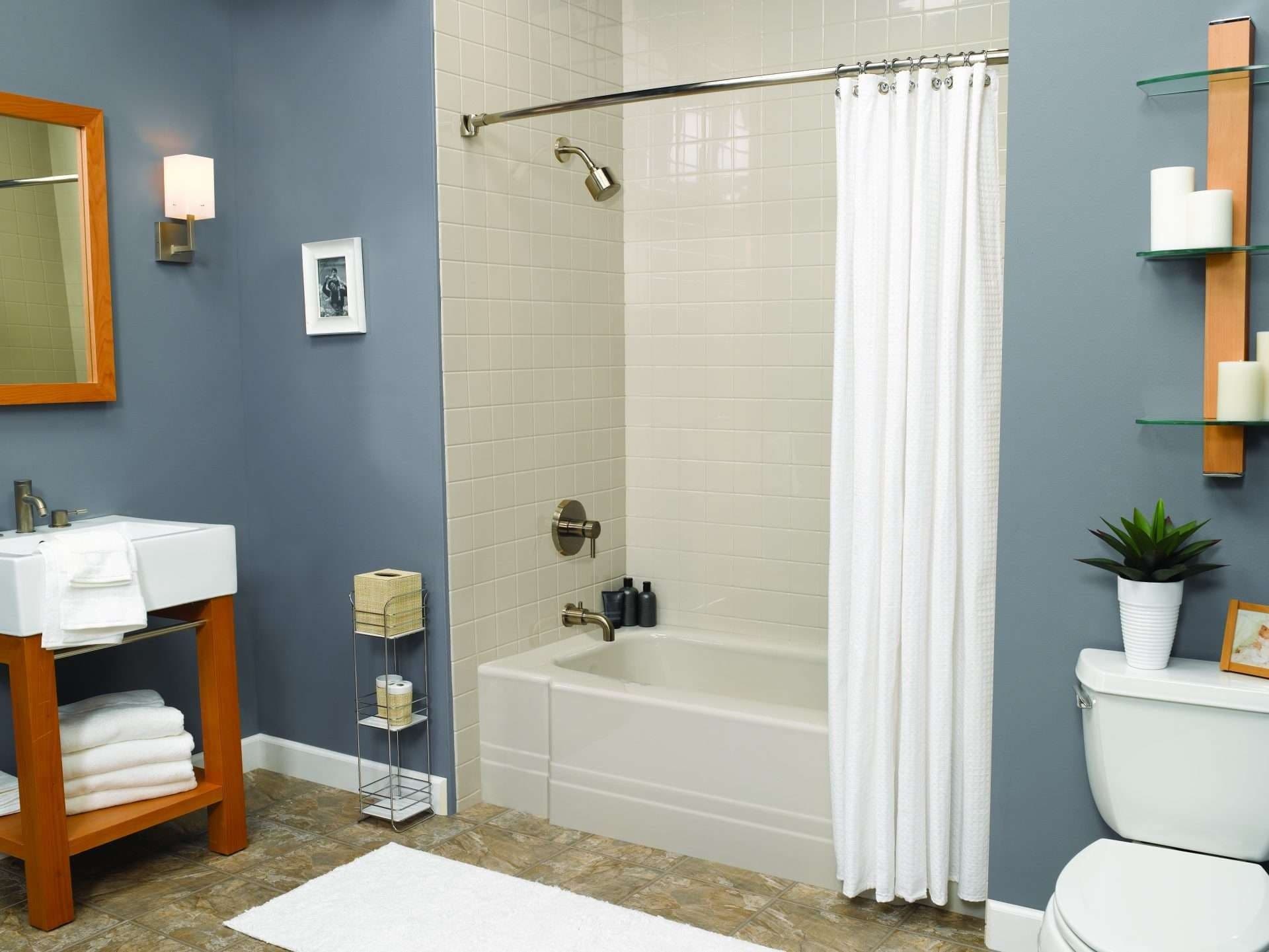 Gray_Pia_Tub_Gray_4x4_Tile_Walls_Brushed_Nickel_HR_bci